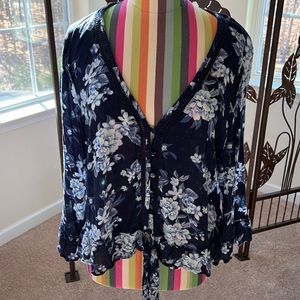 AMERICAN EAGLE WOMEN’S Casual top